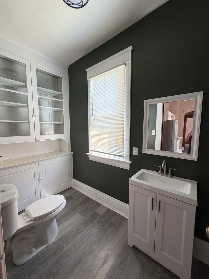 2072 Broadway St - Photo 3 of 11
