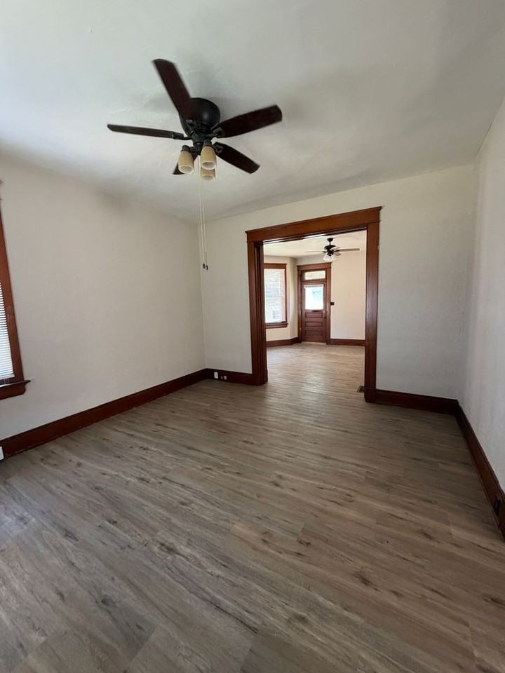 2072 Broadway St - Photo 4 of 11