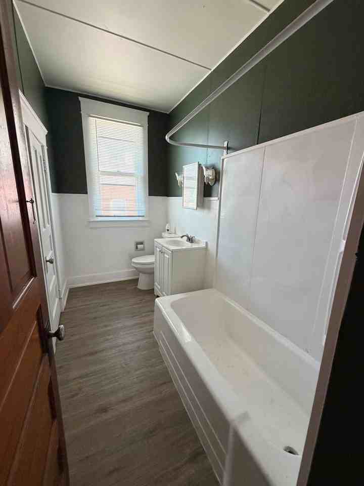 2072 Broadway St - Photo 6 of 11