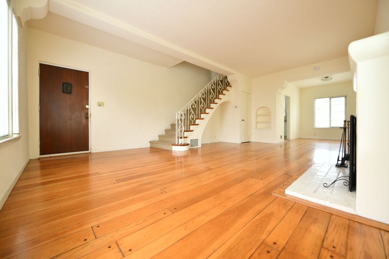 33 Excelsior Ct - Photo 4 of 28