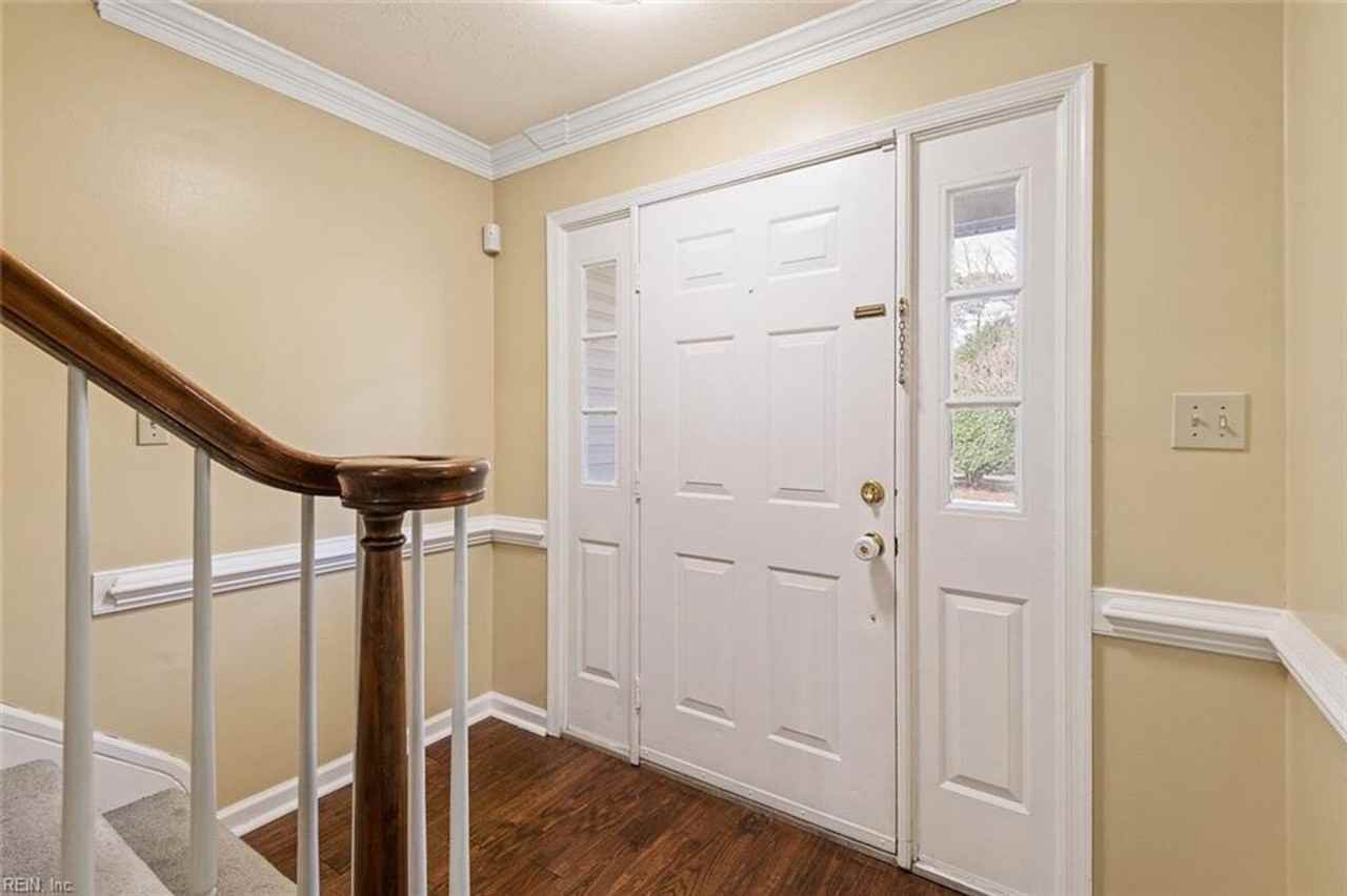 804 Lancaster Ln - Photo 4 of 50