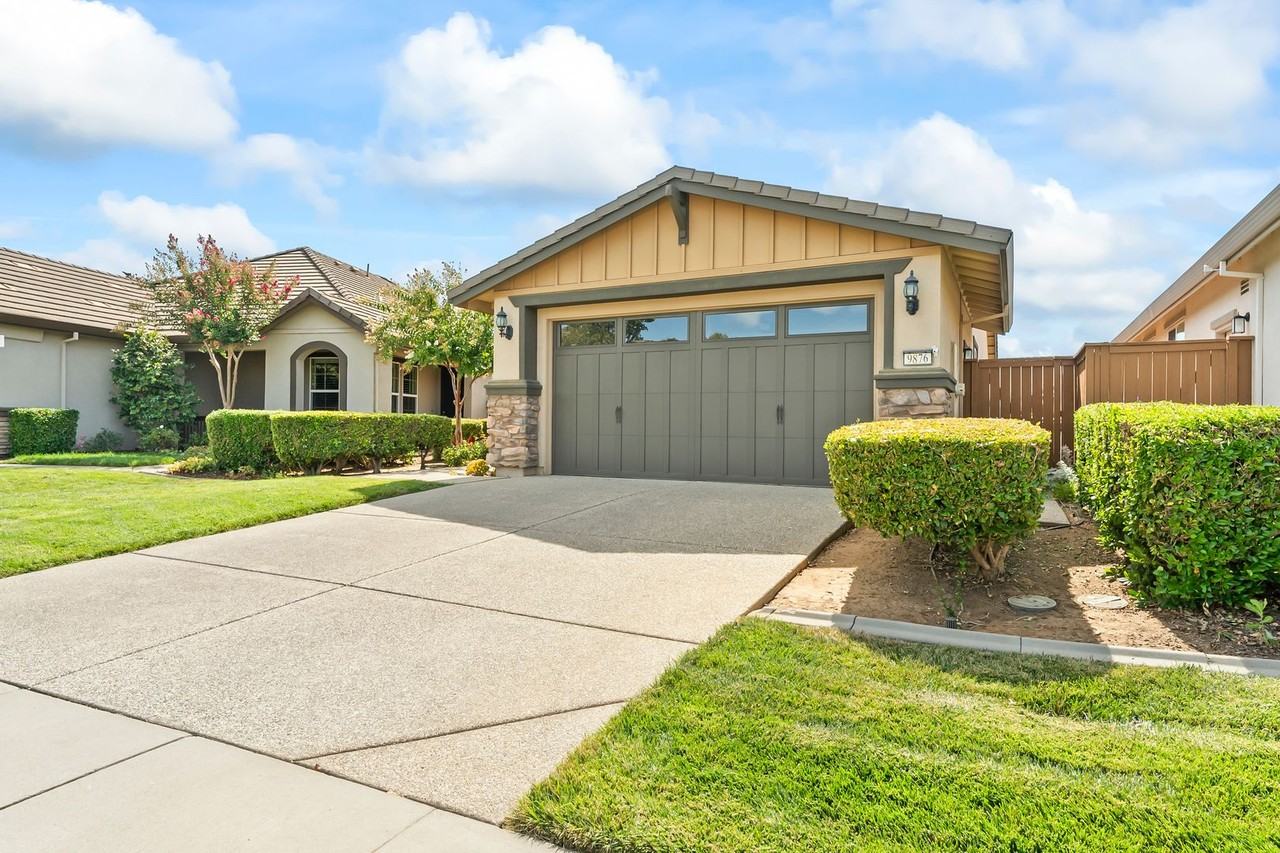 9876 Sunderland Way - Photo 2 of 31