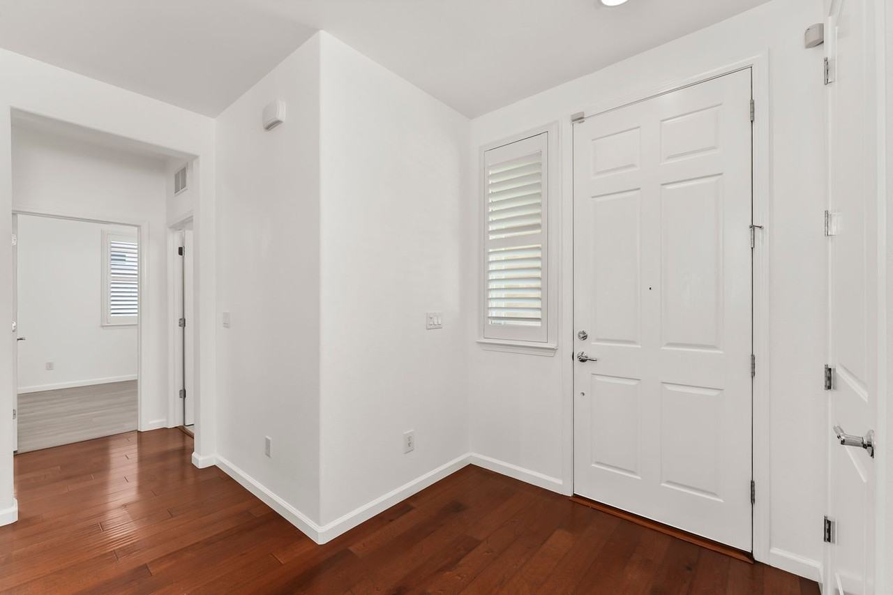9876 Sunderland Way - Photo 3 of 31