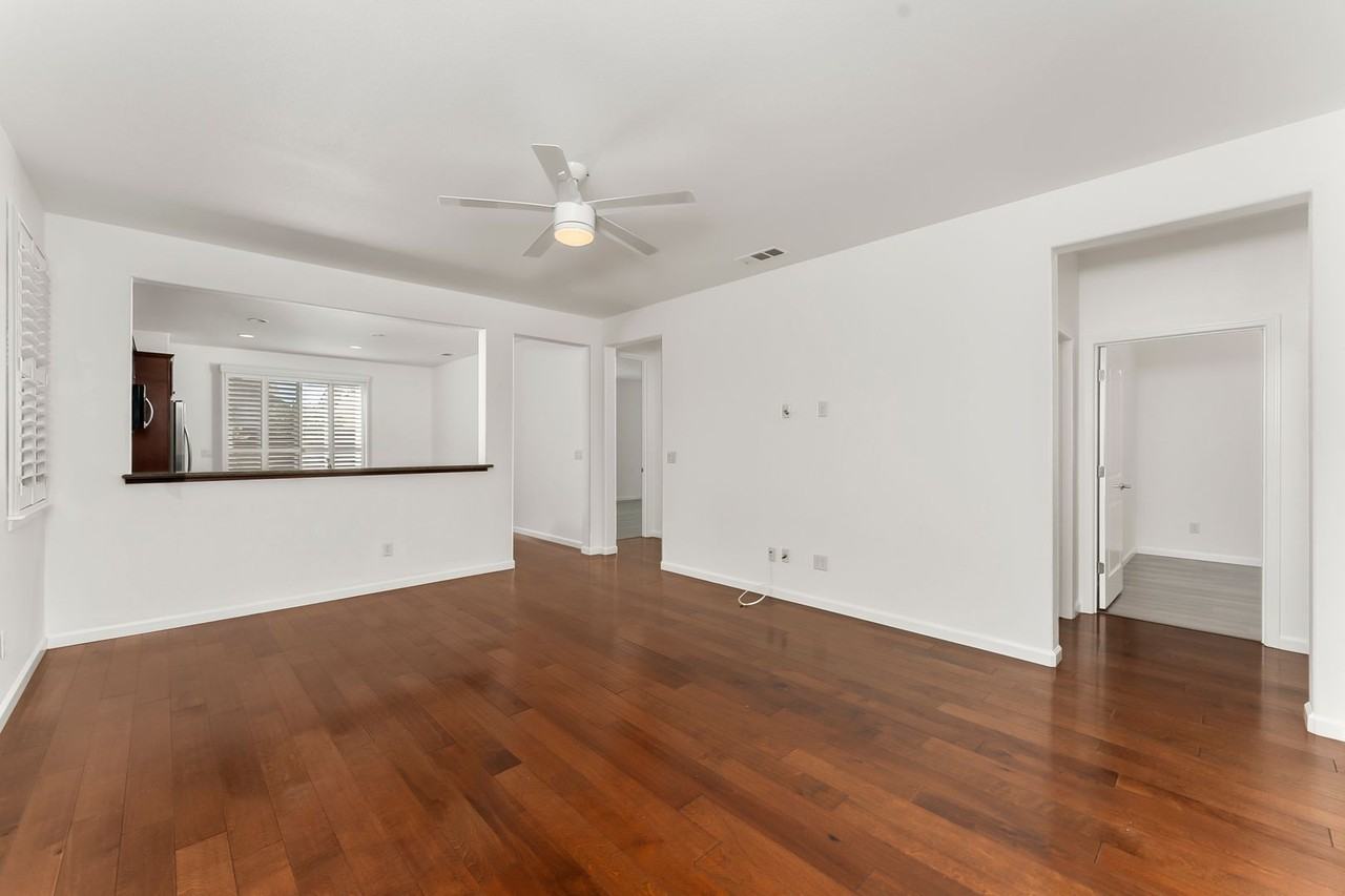 9876 Sunderland Way - Photo 4 of 31