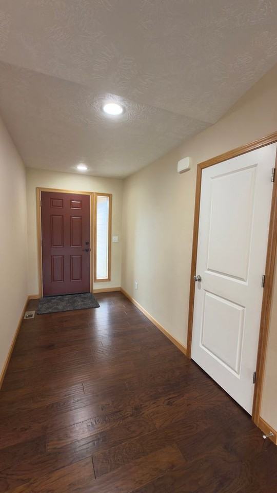 355 Sw Kalmia Ave - Photo 5 of 35