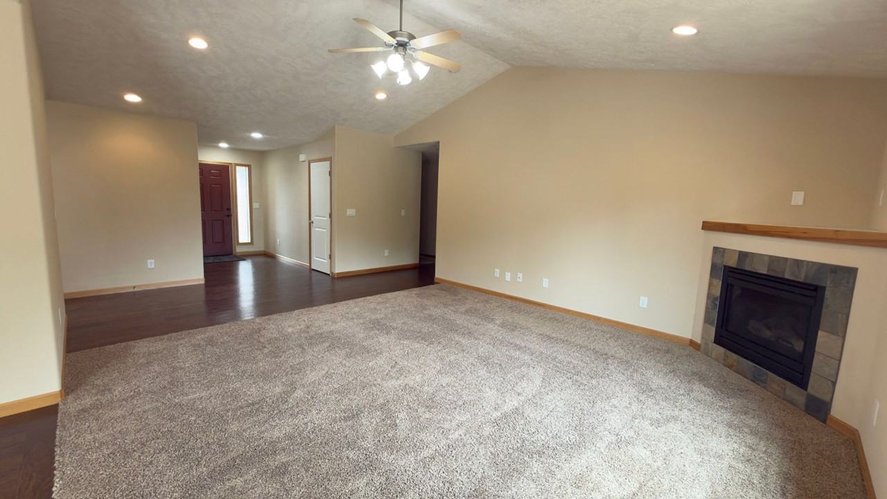 355 Sw Kalmia Ave - Photo 7 of 35