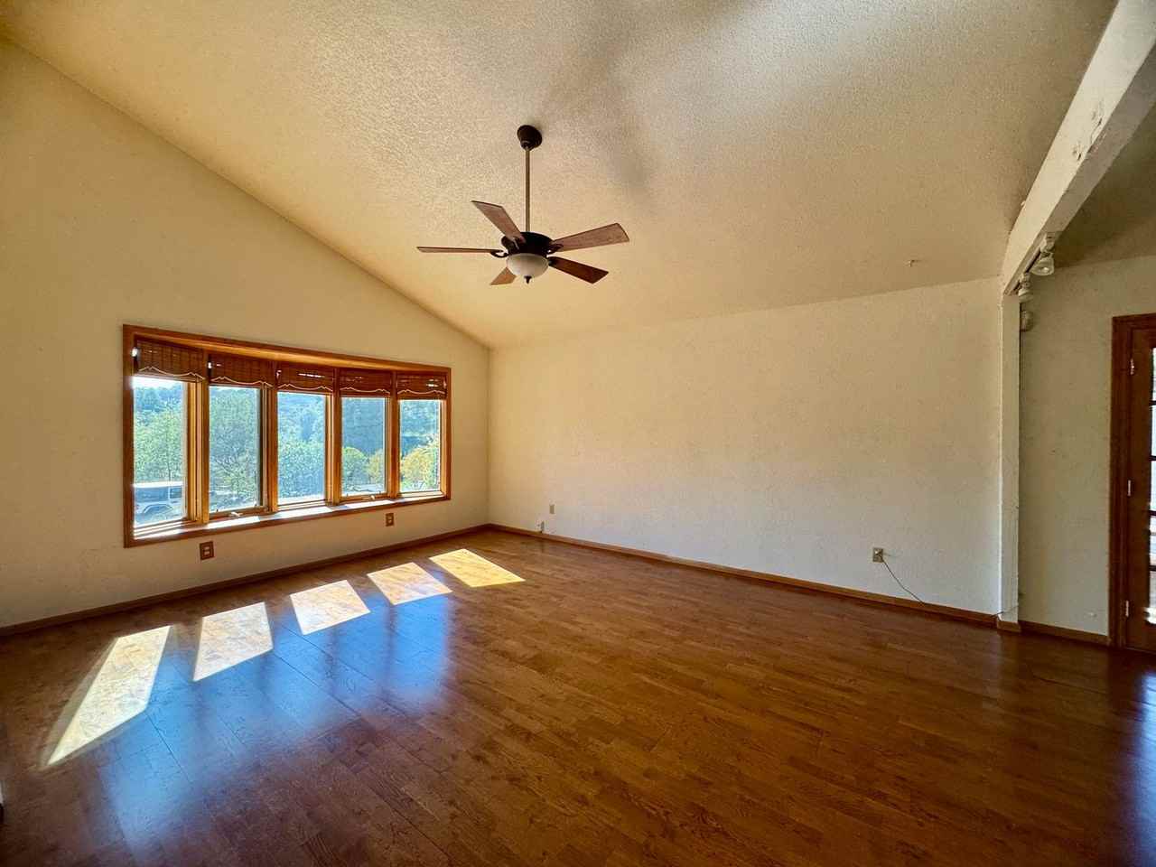 2555 Westridge Dr - Photo 2 of 33