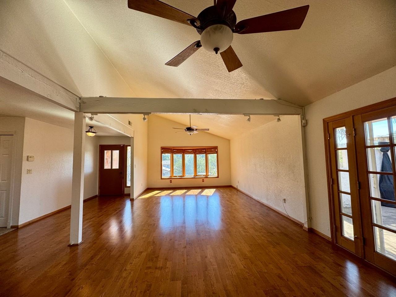 2555 Westridge Dr - Photo 3 of 33