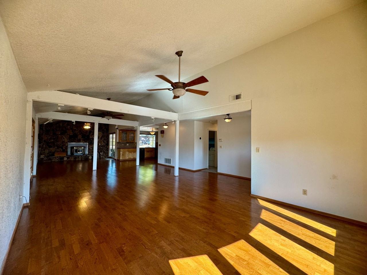 2555 Westridge Dr - Photo 4 of 33