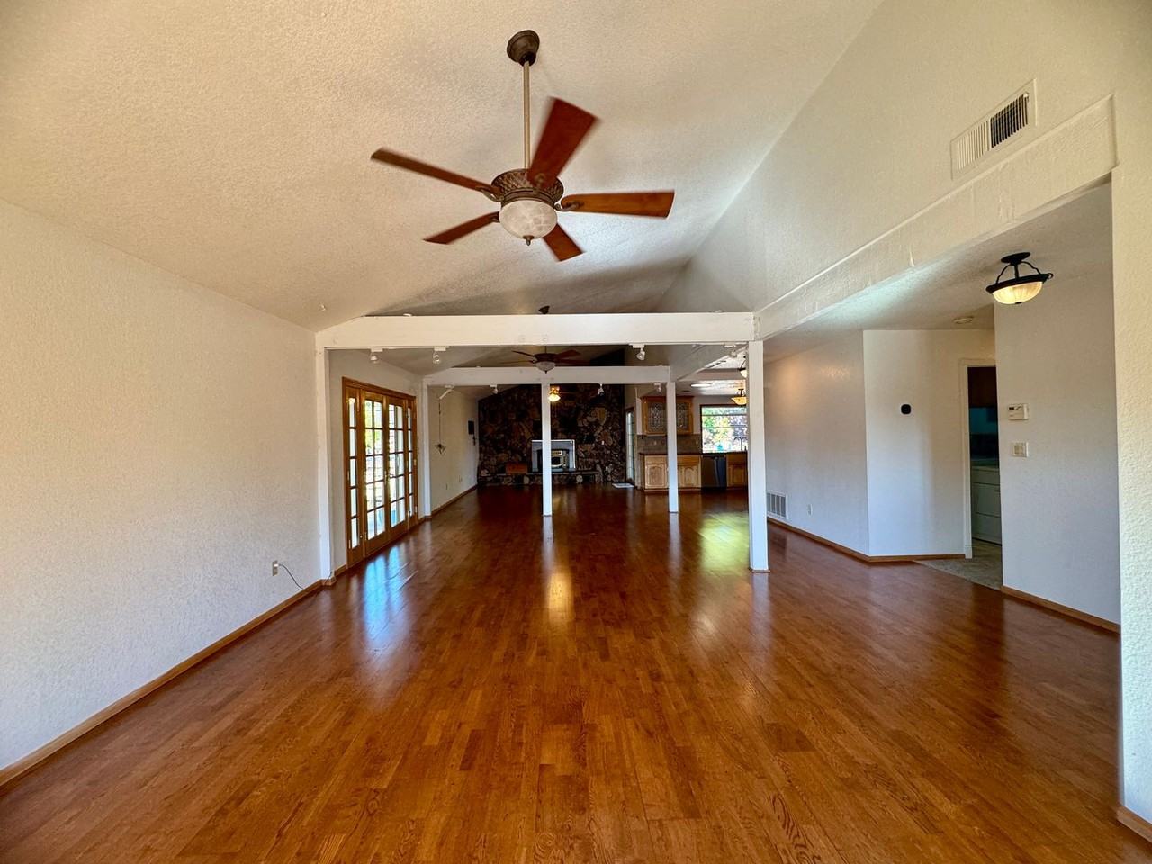 2555 Westridge Dr - Photo 5 of 33