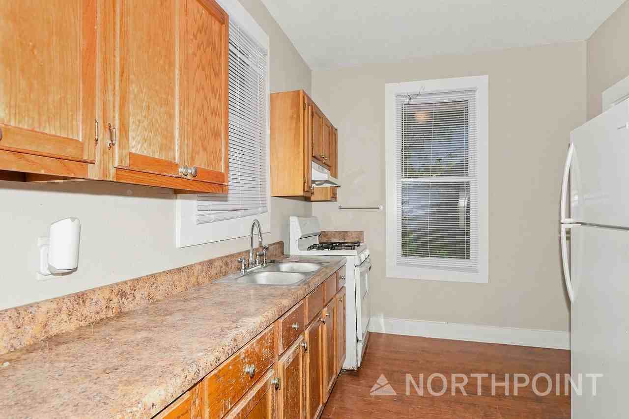 1931 Manila Ave - Photo 5 of 11
