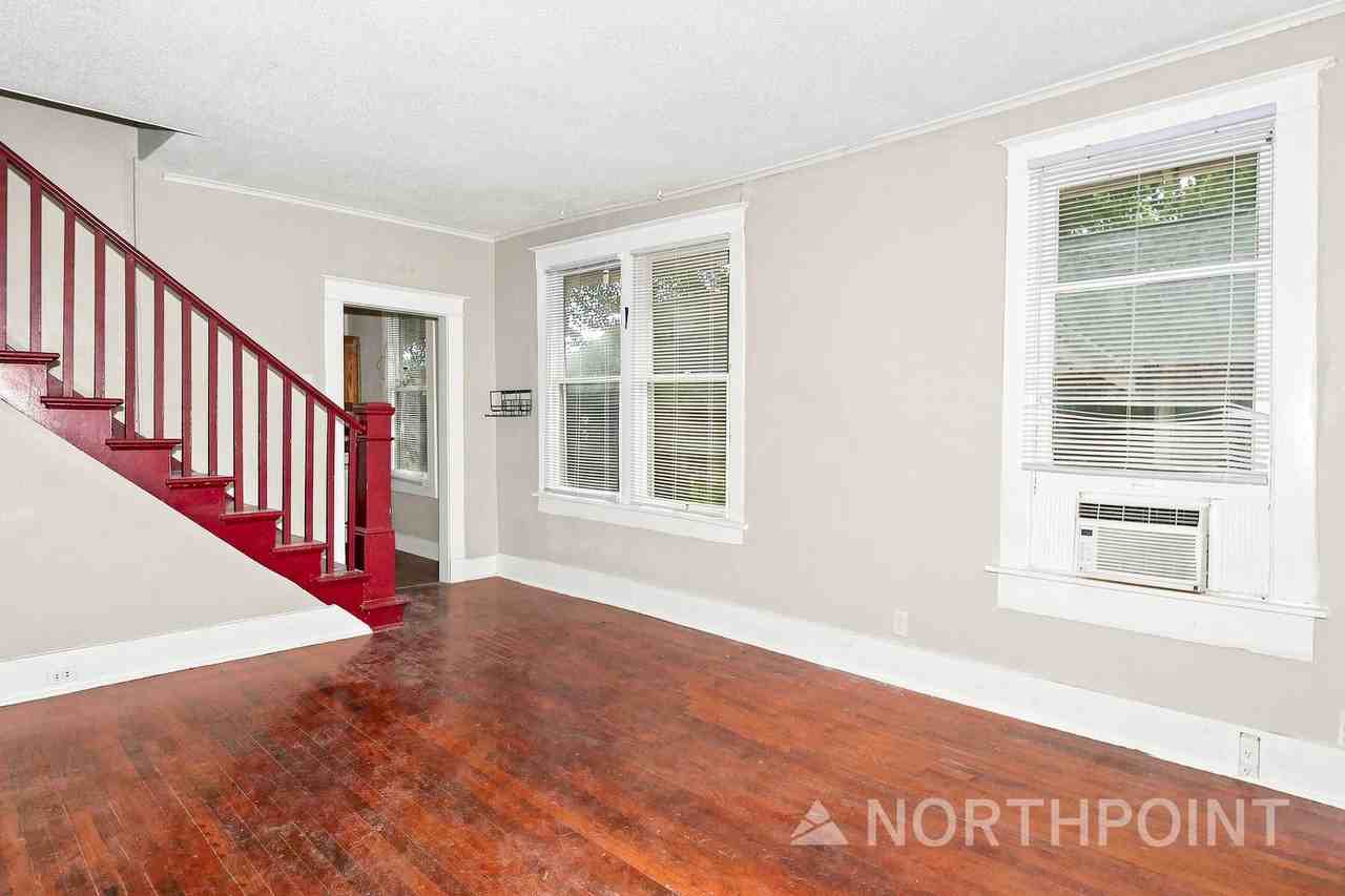 1931 Manila Ave - Photo 7 of 11