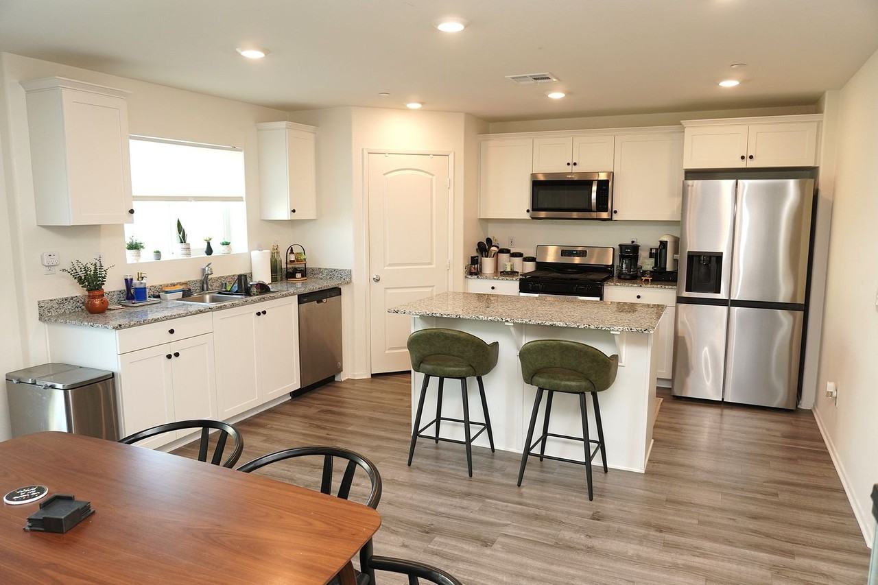13814 Solara St - Photo 6 of 34