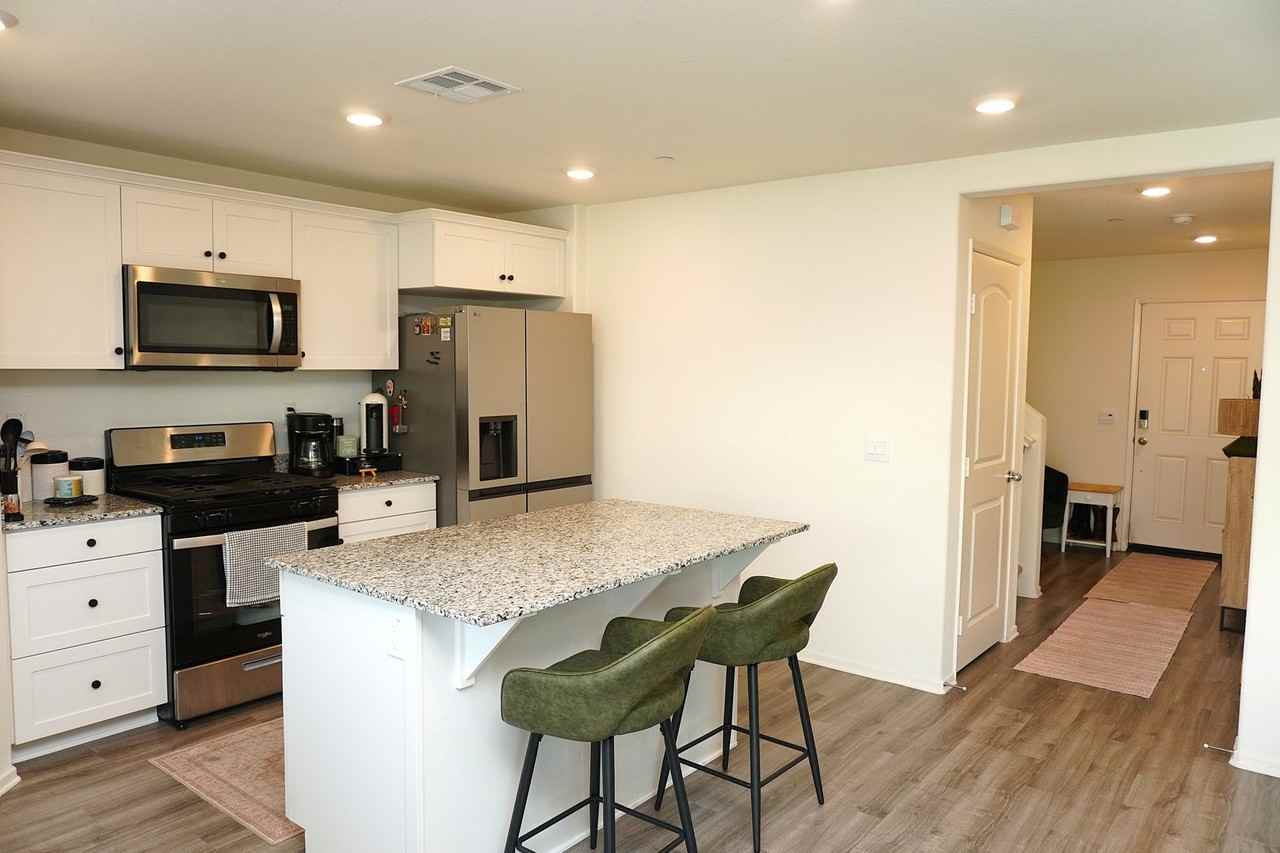 13814 Solara St - Photo 7 of 34