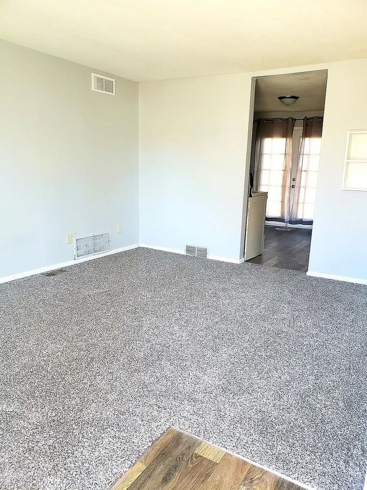 4626 S Laclede St - Photo 3 of 15