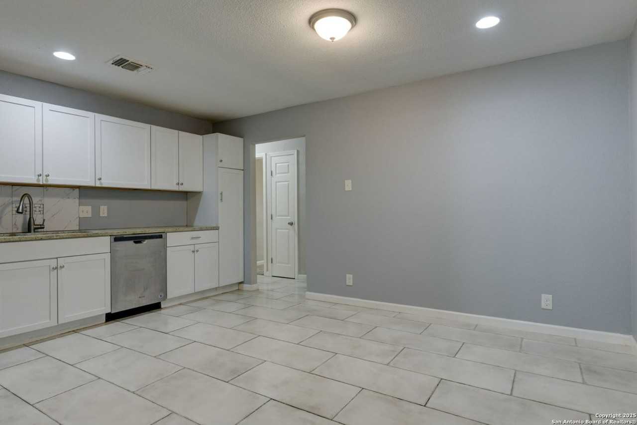 4342 Lehman Dr - Photo 4 of 18