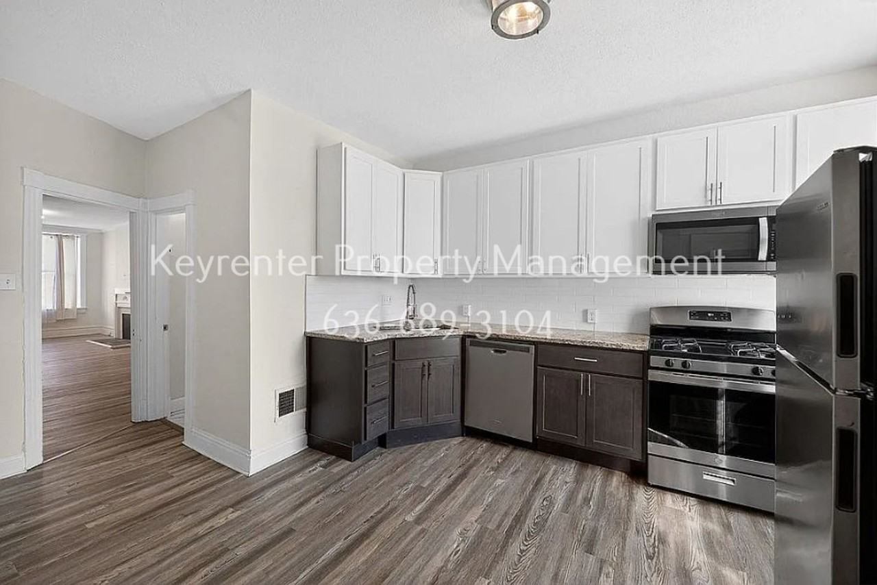 2918 Sidney St - Photo 3 of 27