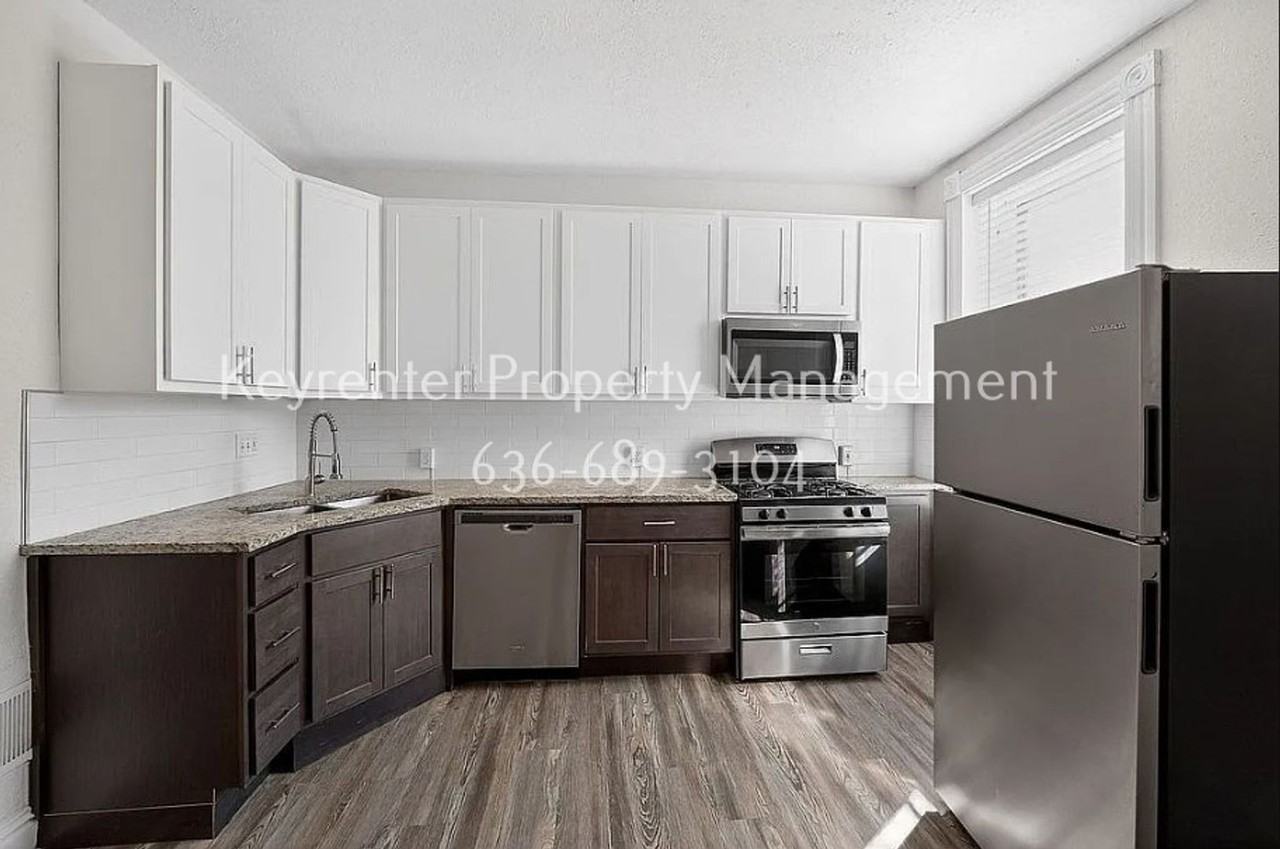 2918 Sidney St - Photo 4 of 27