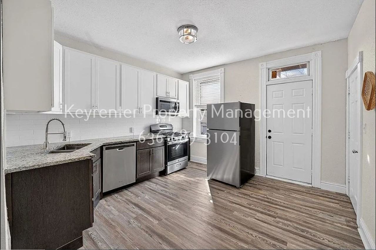 2918 Sidney St - Photo 5 of 27