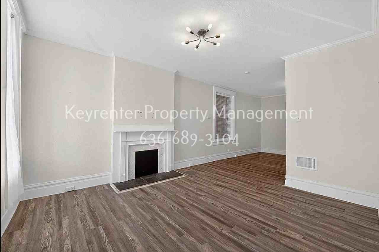 2918 Sidney St - Photo 6 of 27