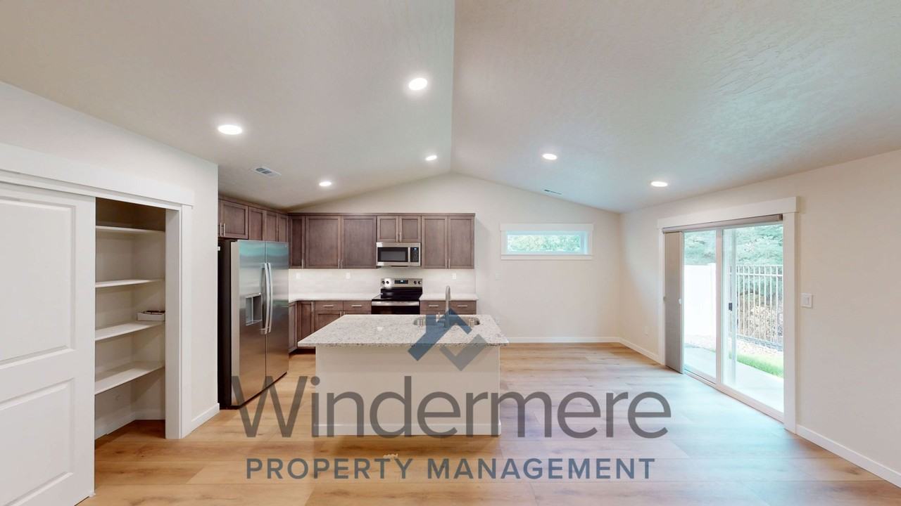 637 Kingbird Ct - Photo 4 of 19