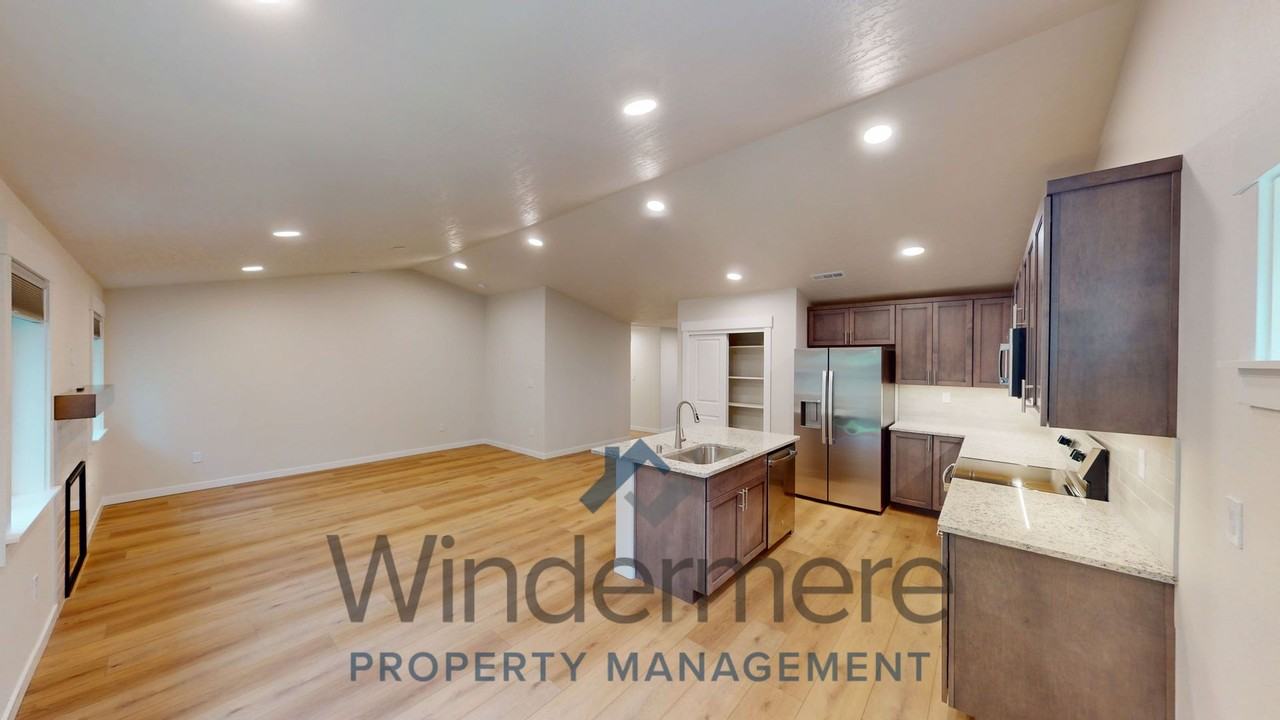 637 Kingbird Ct - Photo 6 of 19