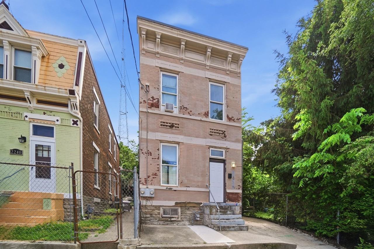 2238 Flora St - Photo 3 of 41