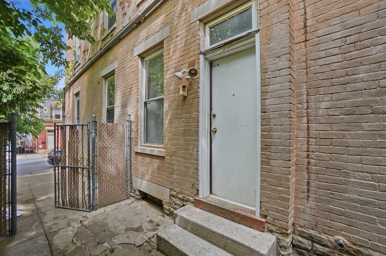 2238 Flora St - Photo 5 of 41