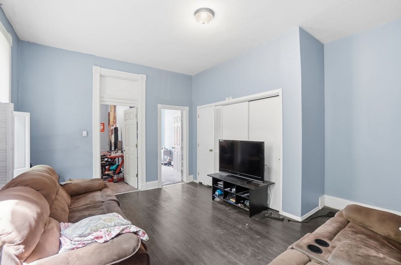 2238 Flora St - Photo 6 of 41