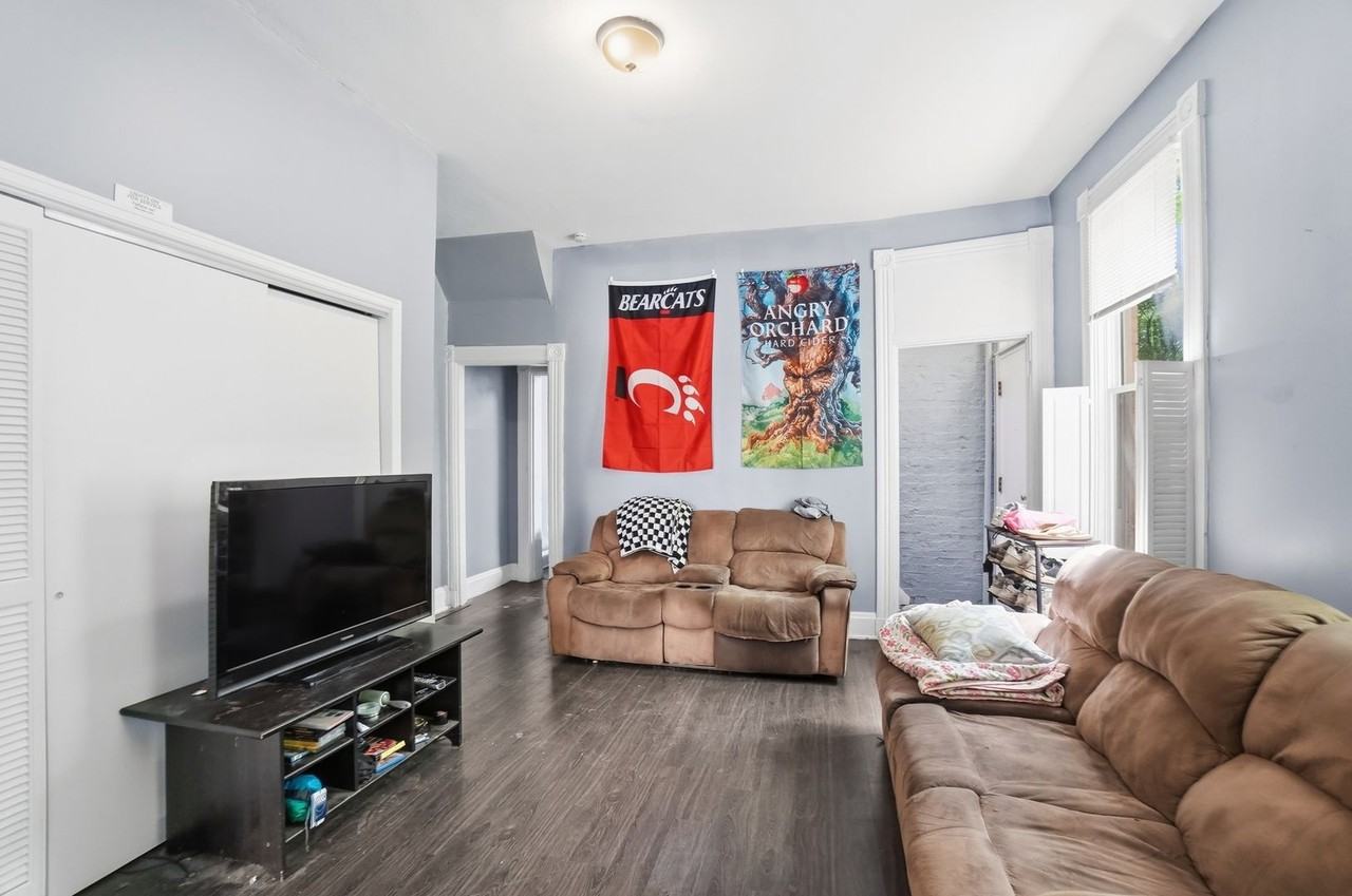 2238 Flora St - Photo 7 of 41