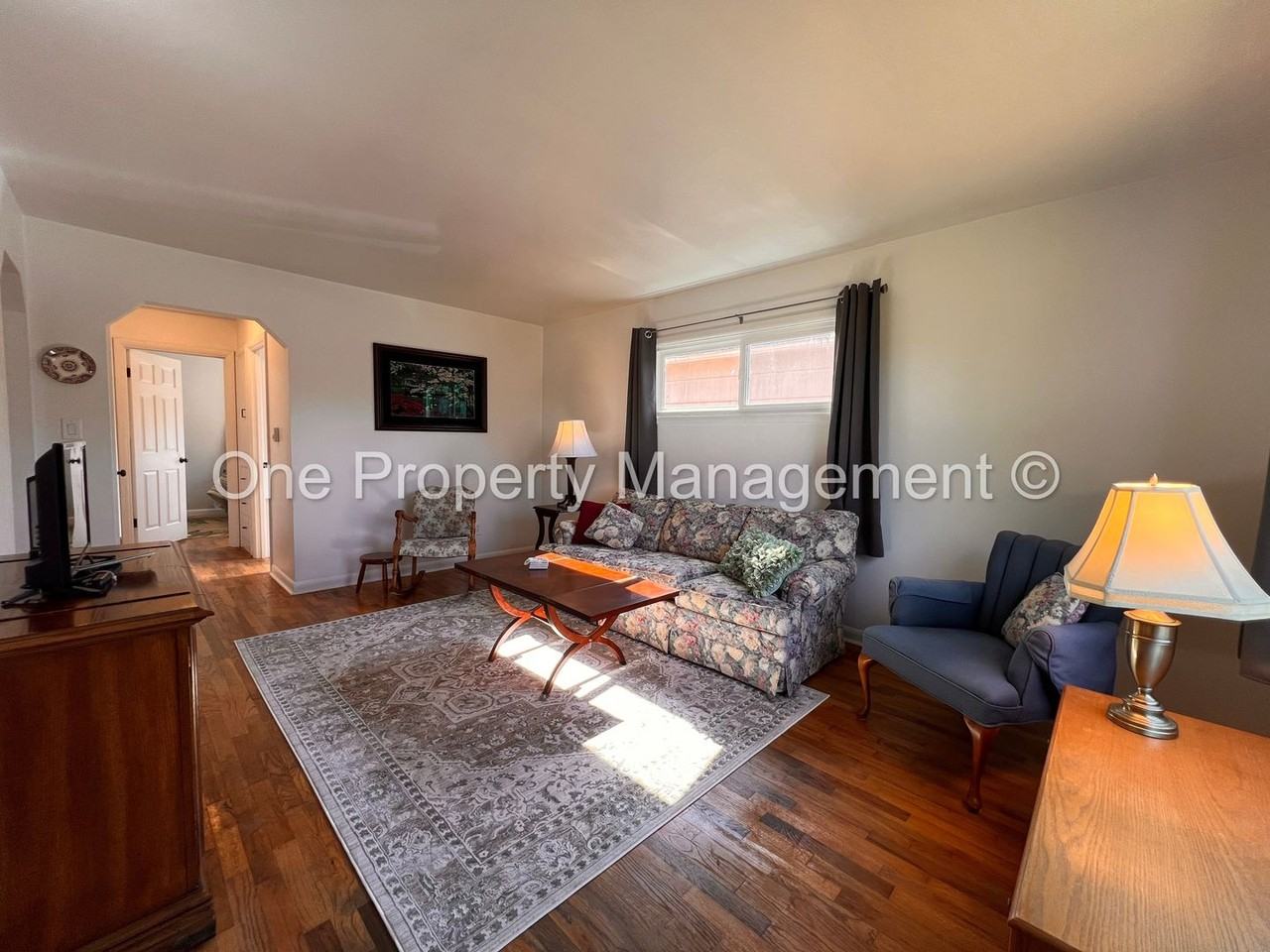 306 Douglas St - Photo 2 of 22