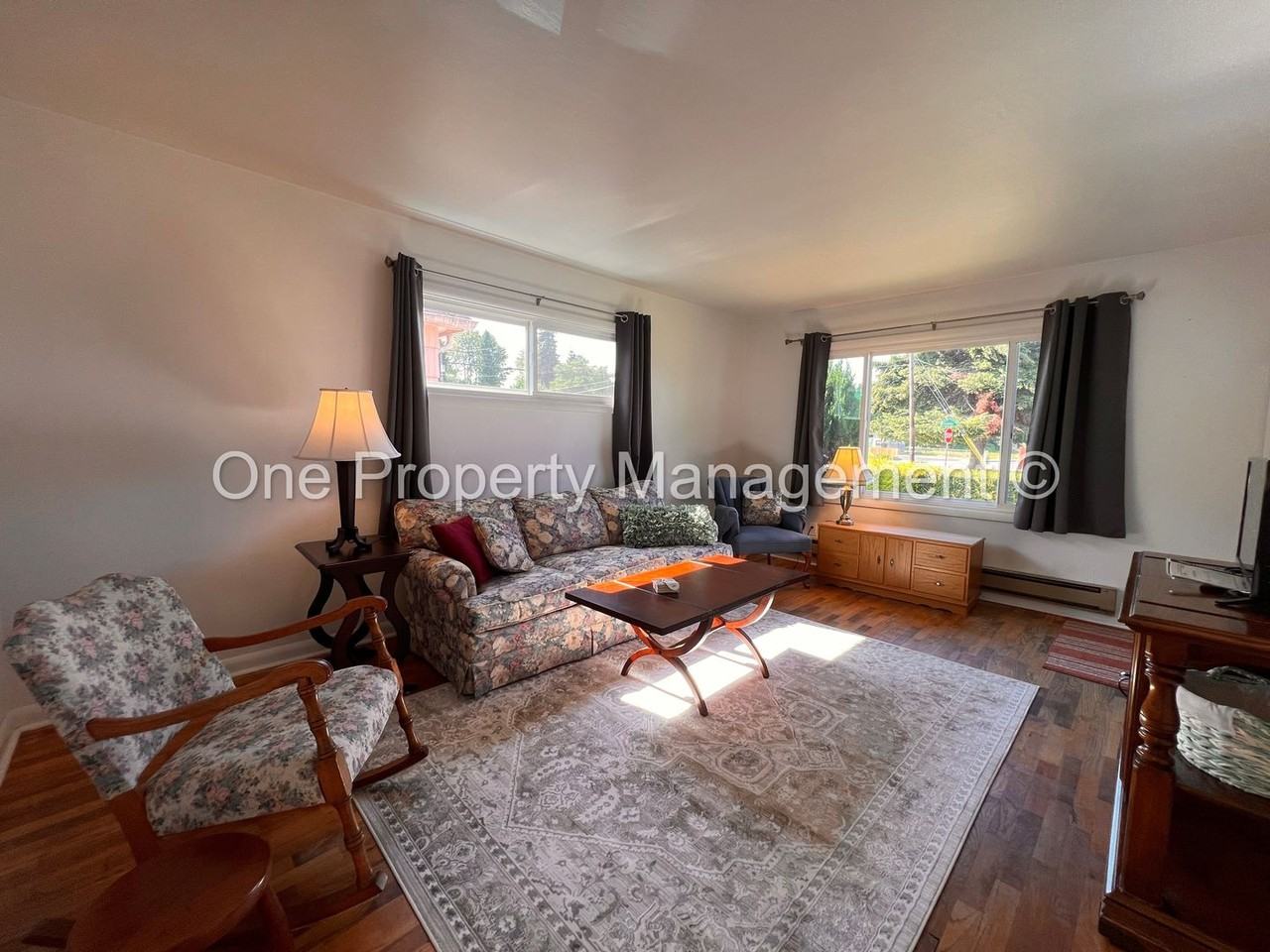 306 Douglas St - Photo 3 of 22