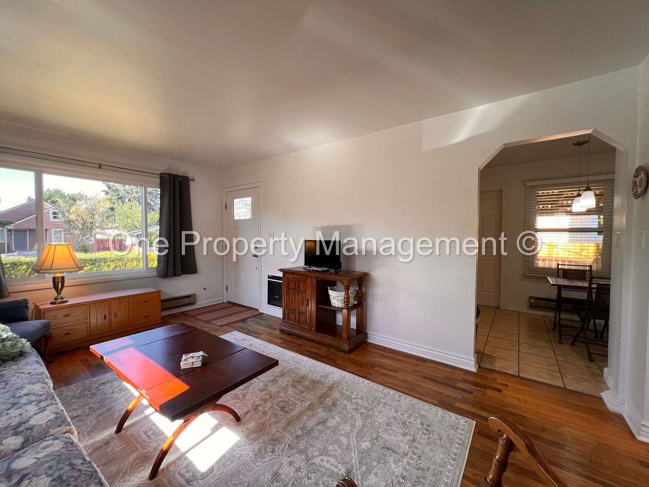 306 Douglas St - Photo 4 of 22