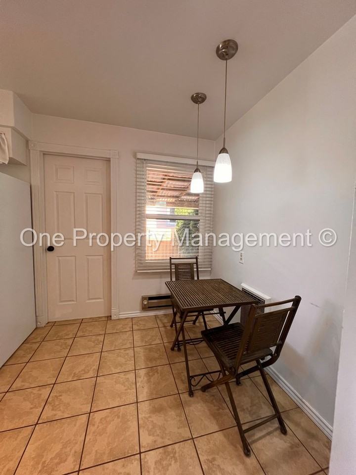 306 Douglas St - Photo 5 of 22