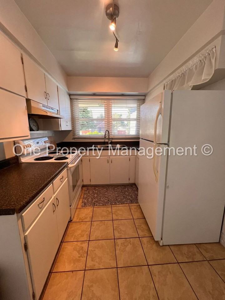 306 Douglas St - Photo 6 of 22