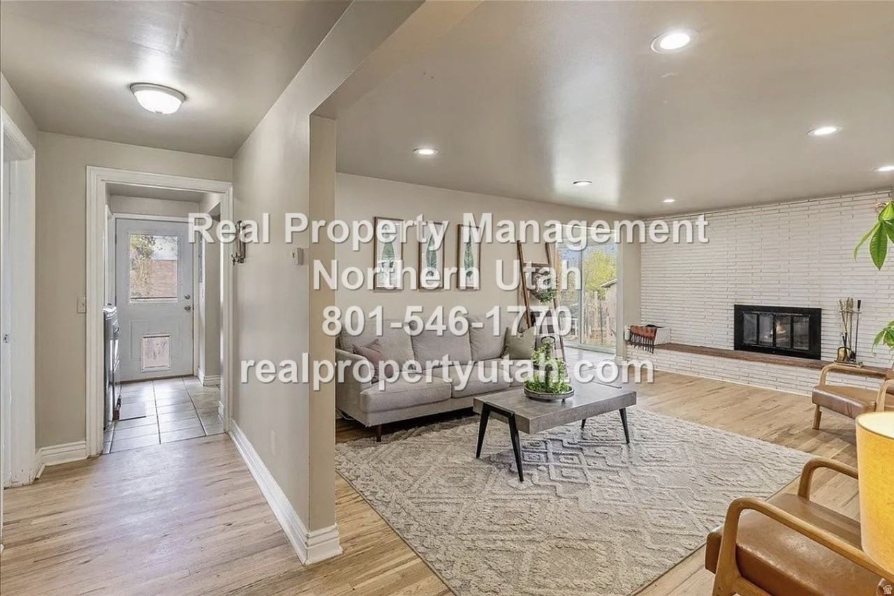 6075 S 2125 W - Photo 2 of 30