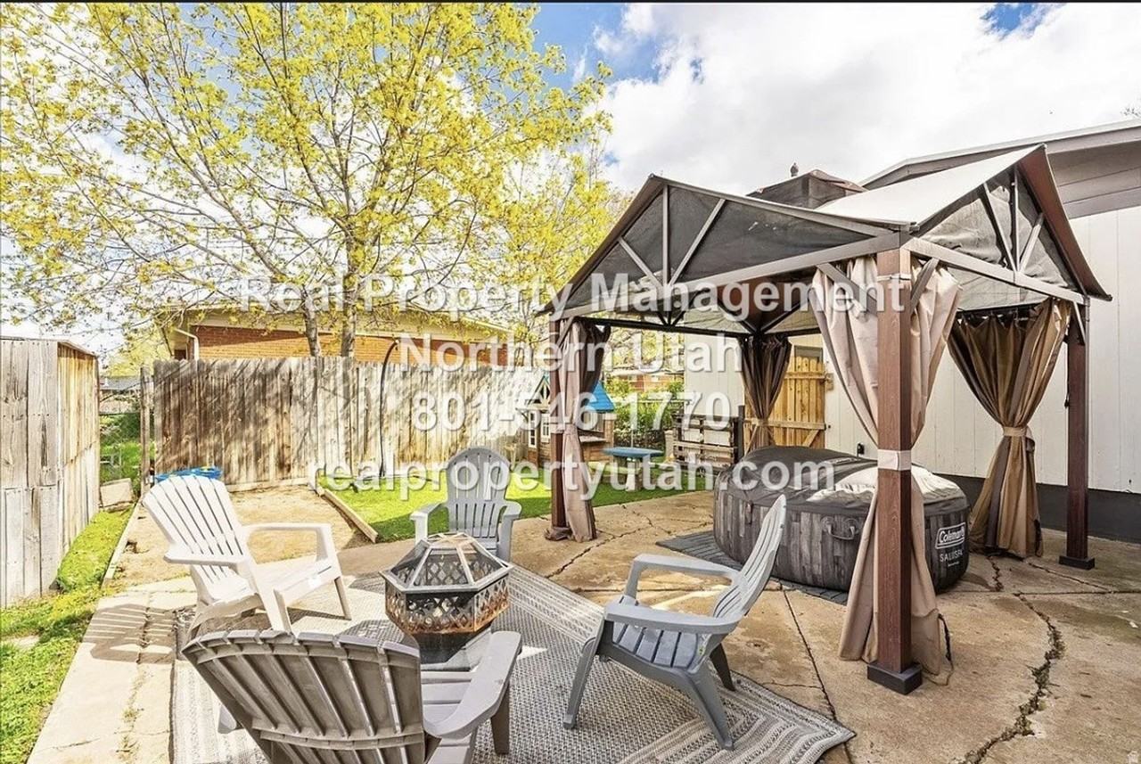 6075 S 2125 W - Photo 4 of 30