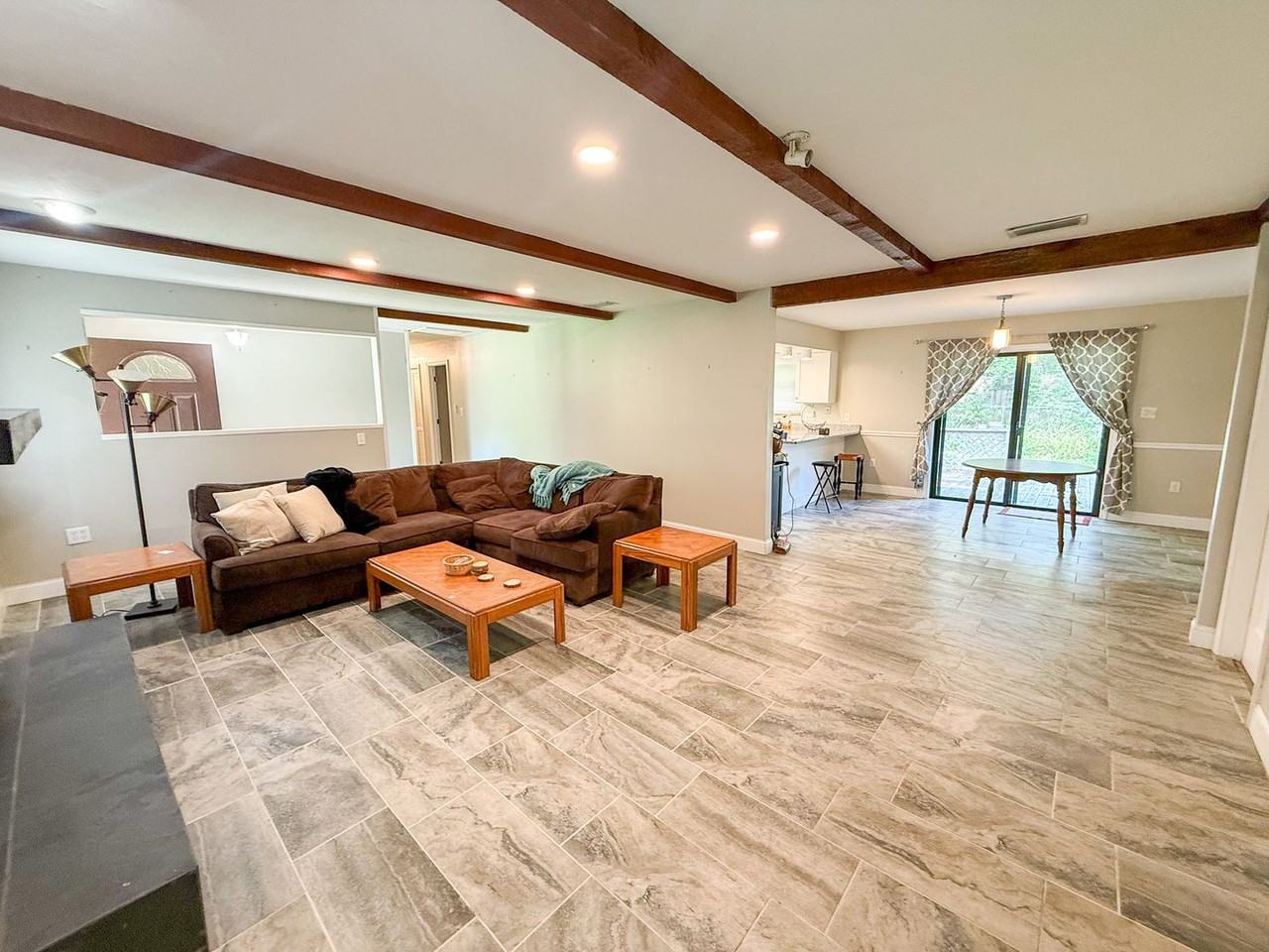 305 Nw 28th Ter - Photo 2 of 40