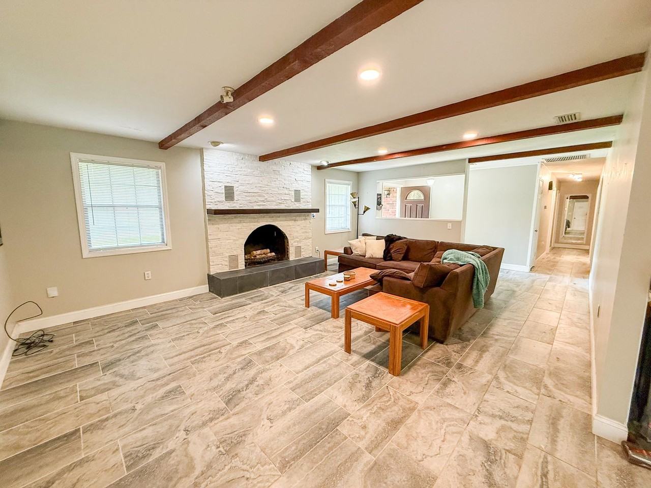 305 Nw 28th Ter - Photo 3 of 40