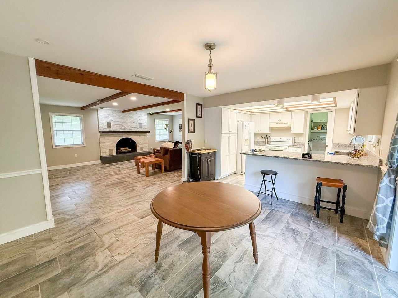 305 Nw 28th Ter - Photo 6 of 40