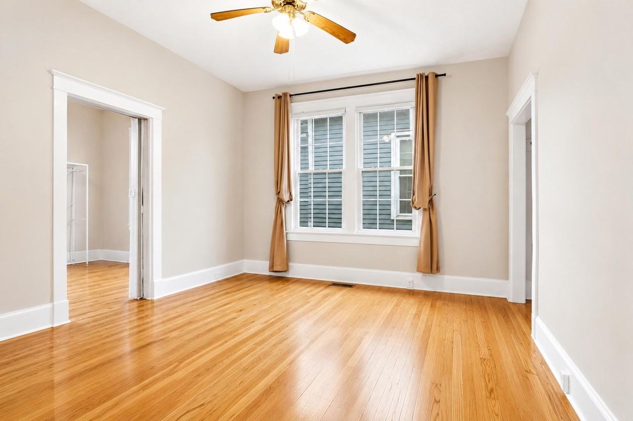 1011 Gratz St - Photo 5 of 12