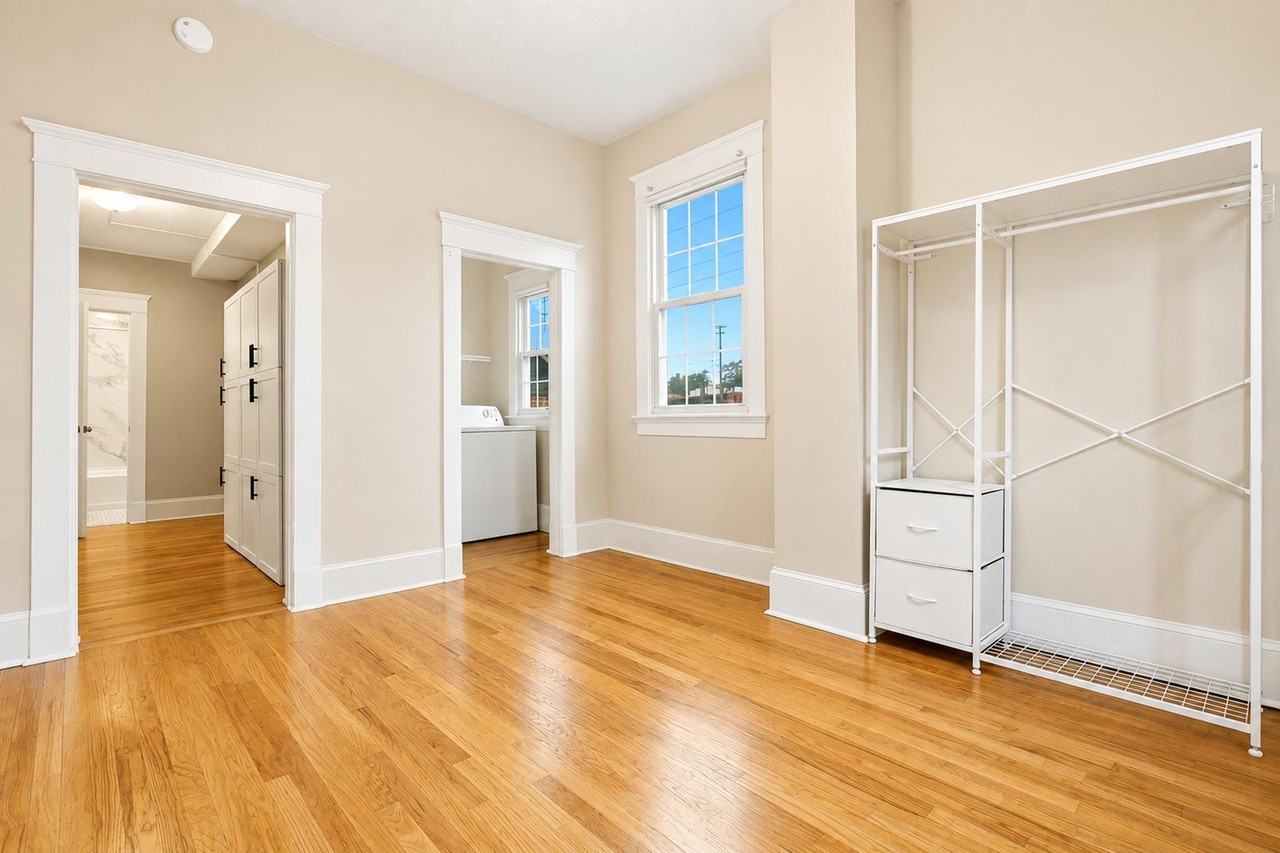 1011 Gratz St - Photo 7 of 12