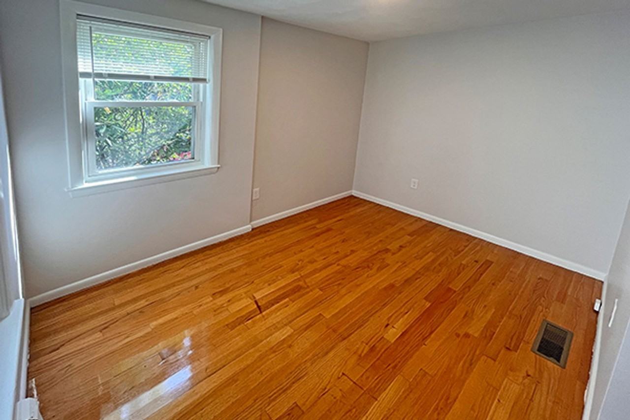 150 Brown St - Photo 7 of 9