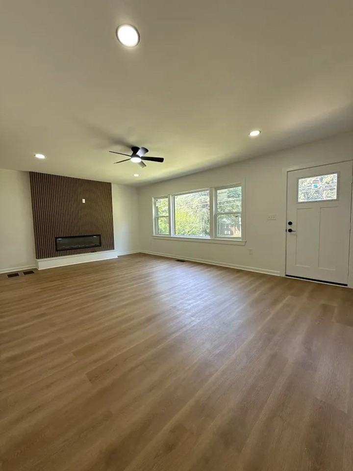 1680 Brewer Blvd Sw - Photo 3 of 13