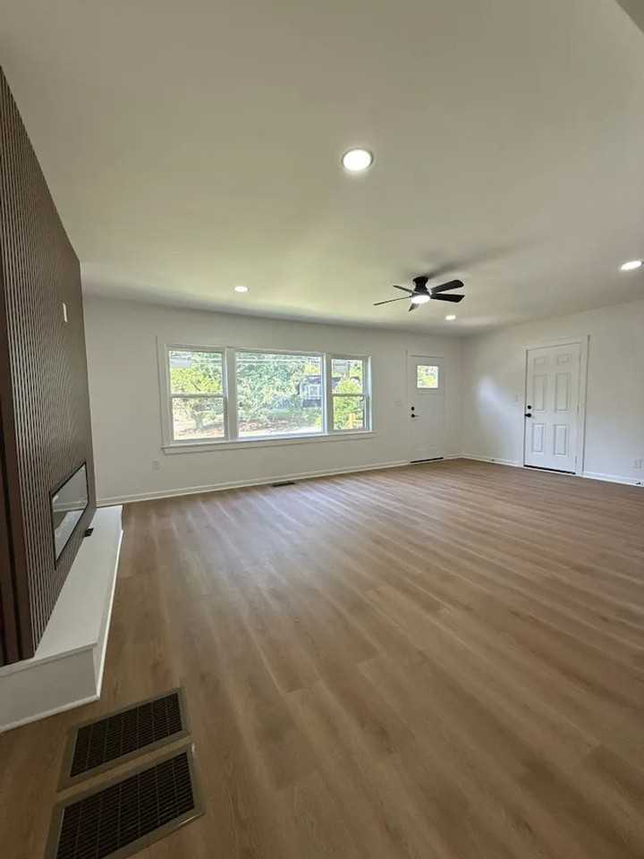 1680 Brewer Blvd Sw - Photo 4 of 13