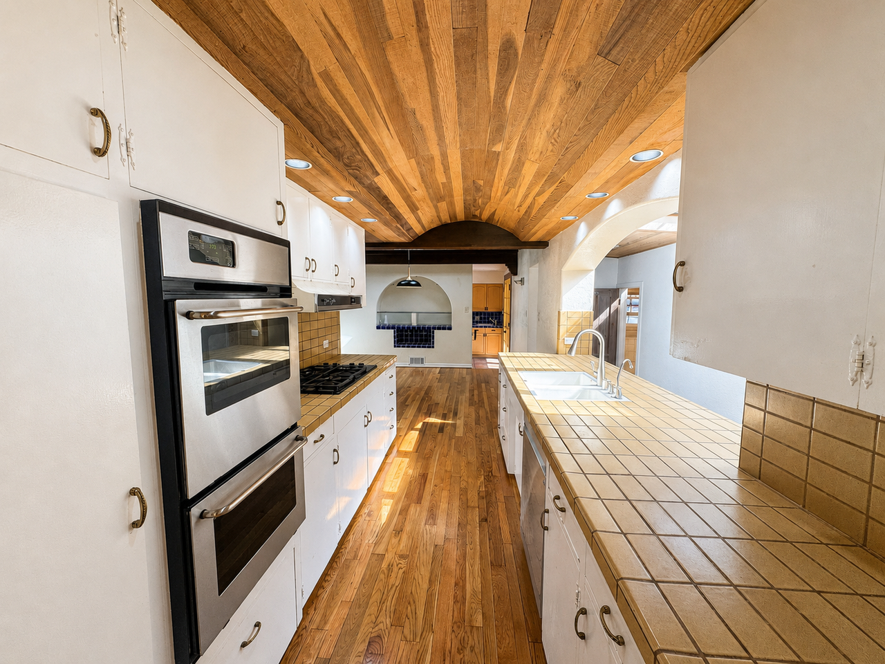 352 Glen Ellen Dr - Photo 7 of 50
