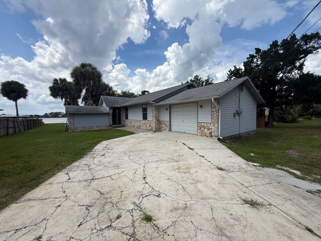 2920 Sunset Dr - Photo 2 of 27