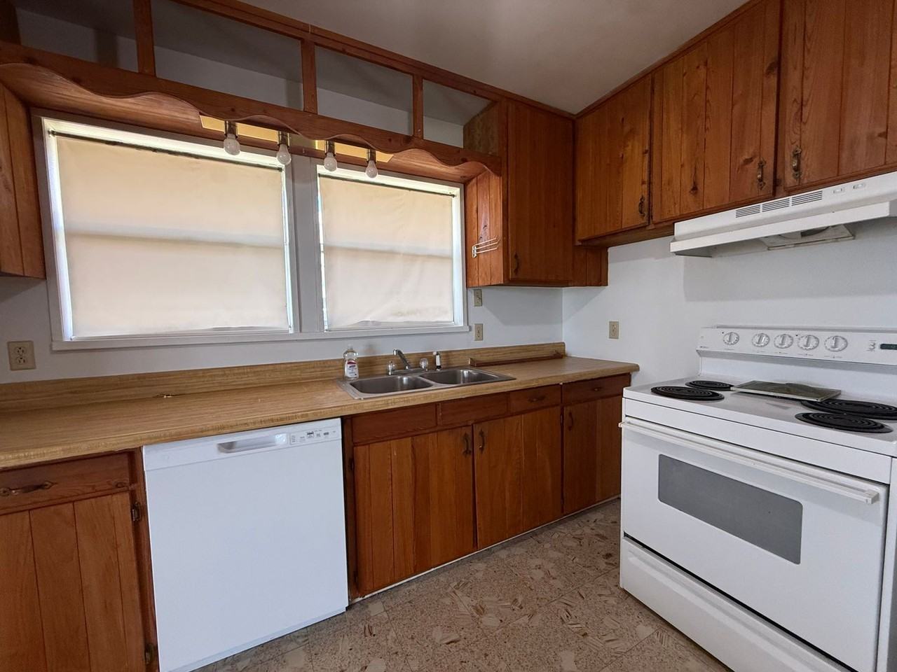2920 Sunset Dr - Photo 7 of 27