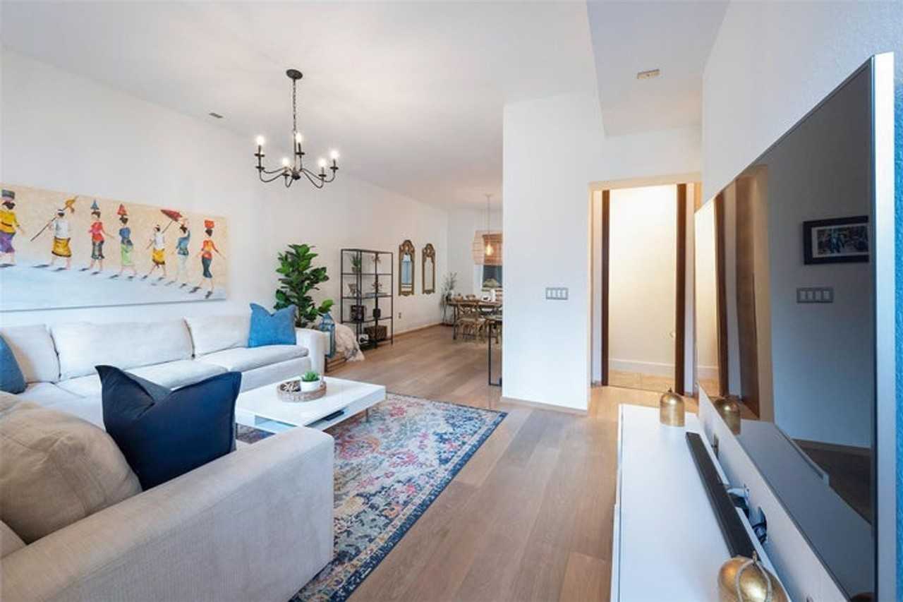 540 Ne 7th Ave - Photo 3 of 16