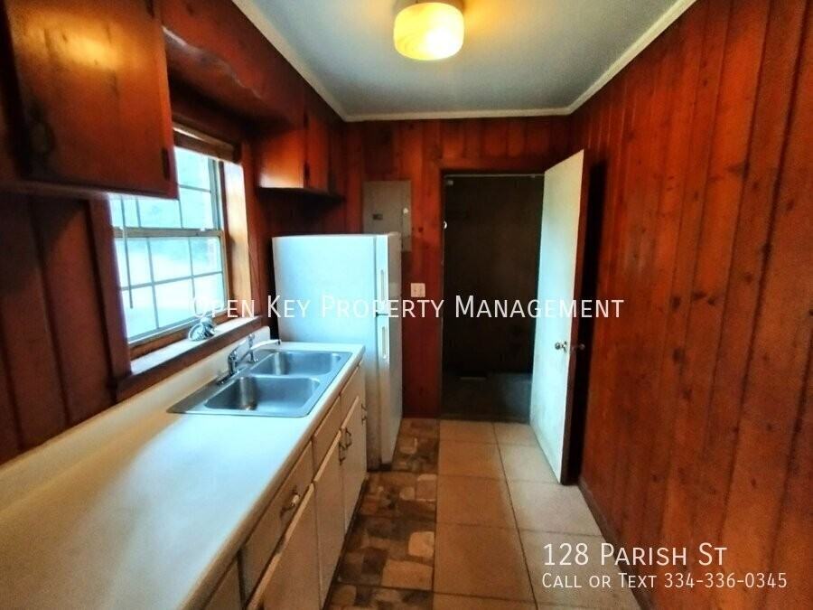 128 Parish St - Photo 2 of 9